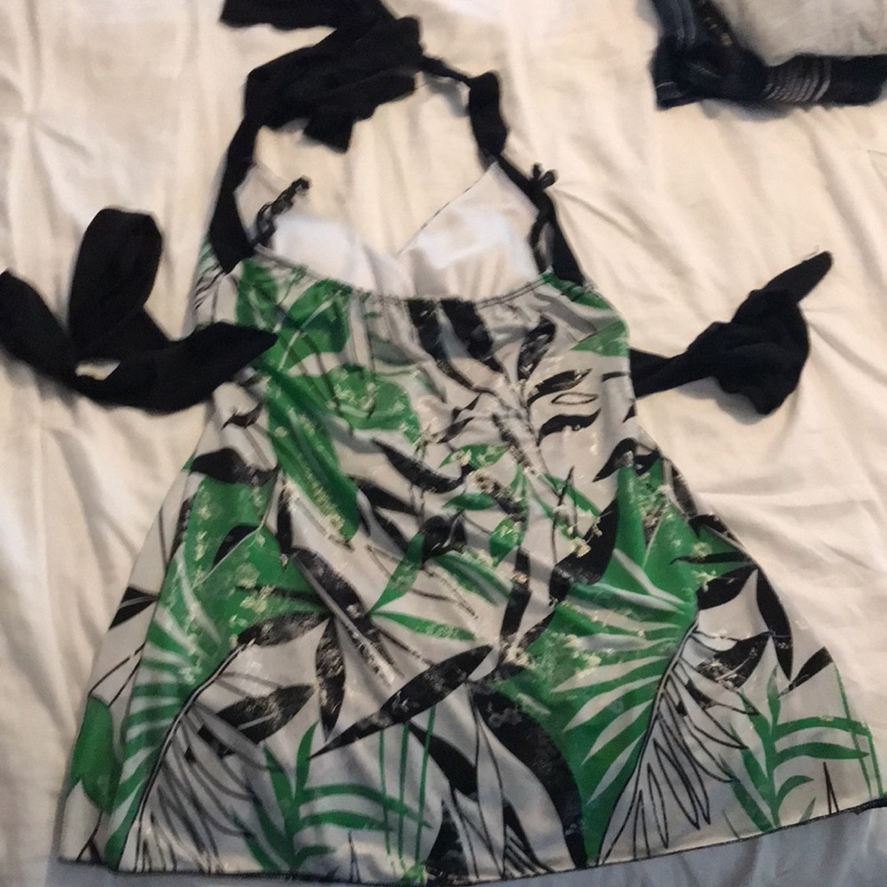 Halter top - Picture 3 of 3